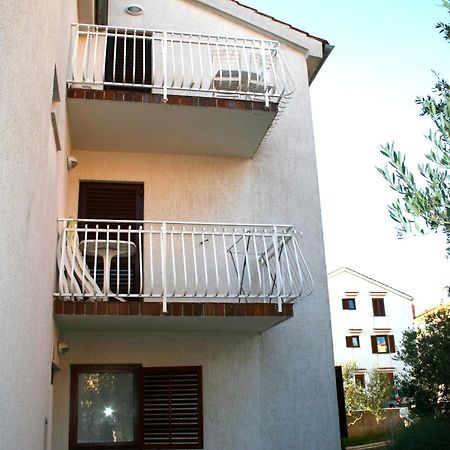 Apartments Duomo Cres Bagian luar foto